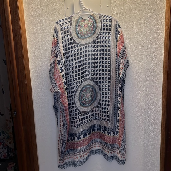 Elephant lightweight wrap short sleeve shawl - Picture 3 of 5